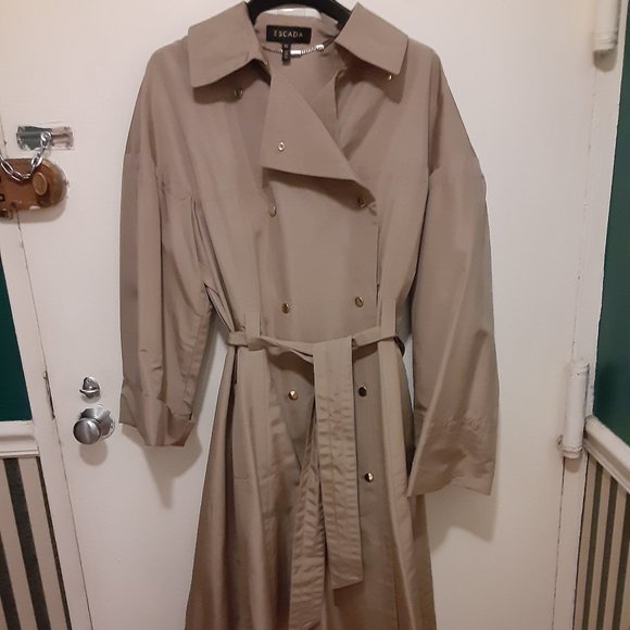 NWT $2925 Escada Gold Trench Coat, Size 42